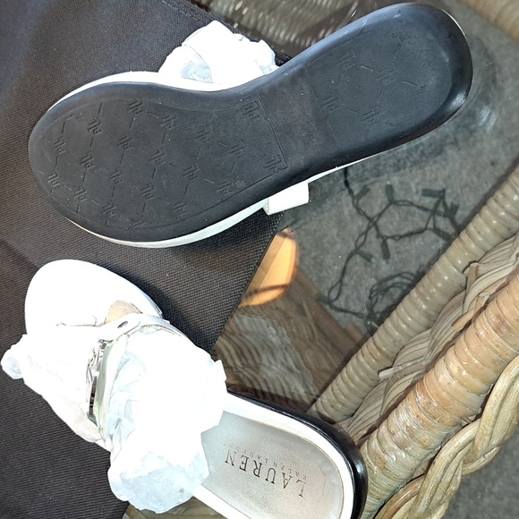 Ralph Lauren Kalana Slide on Sandles.   Silver Pendant front with Logo. Size 7.5 - Picture 7 of 8